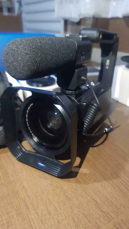 Câmera Filmadora 4K , com Microfone e Acessórios