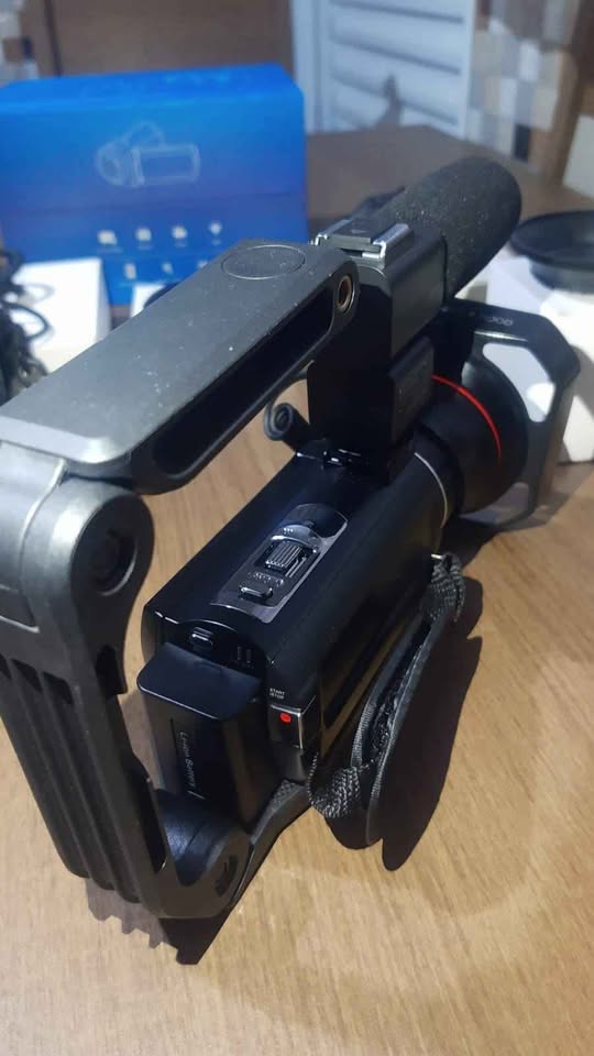 Foto do anúncio: Câmera Filmadora 4K , com Microfone e Acessórios