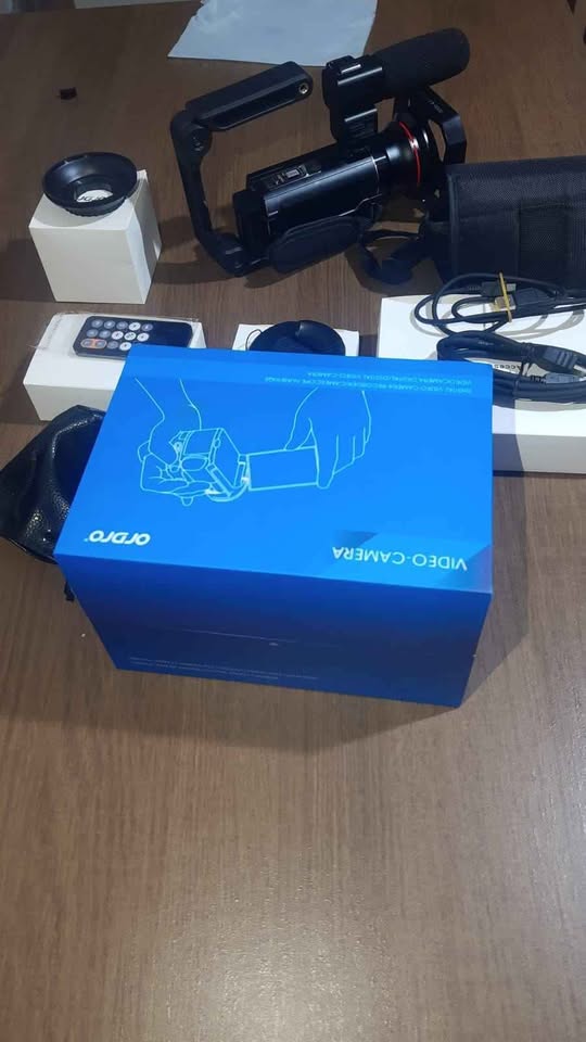 Foto do anúncio: Câmera Filmadora 4K , com Microfone e Acessórios