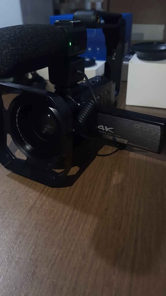 Foto do anúncio: Câmera Filmadora 4K , com Microfone e Acessórios
