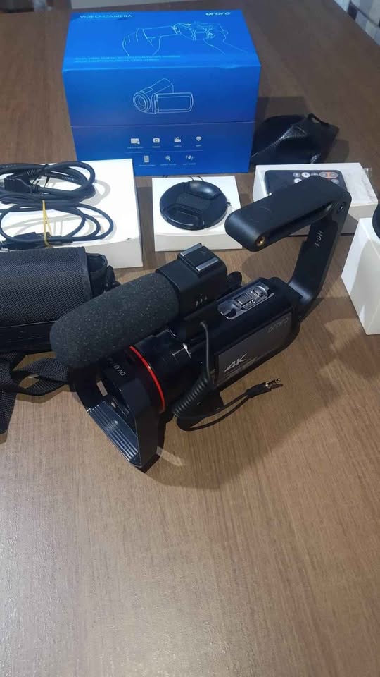Foto do anúncio: Câmera Filmadora 4K , com Microfone e Acessórios